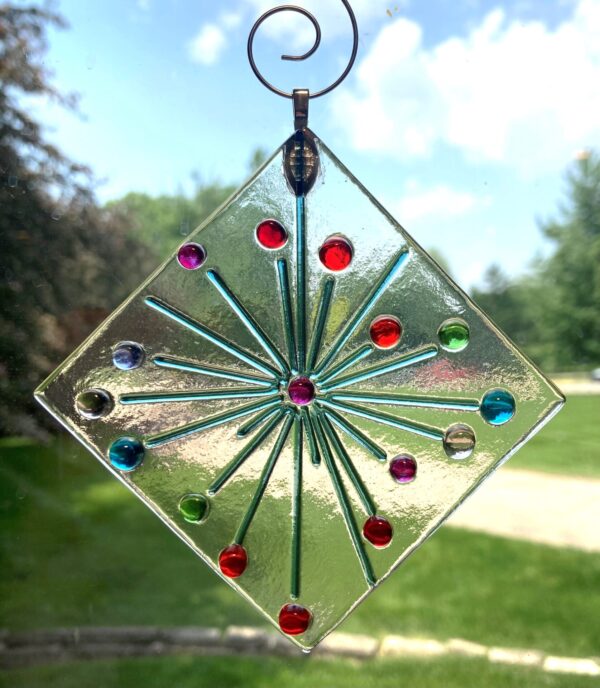 Art Activity Day - Fireworks Suncatcher (10:00am-10:30am)